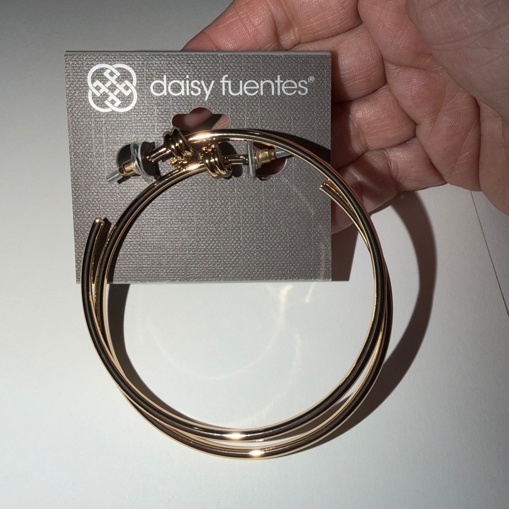 Daisy Fuentes Gold Tone Nail Head  Hoop Earrings New on Card